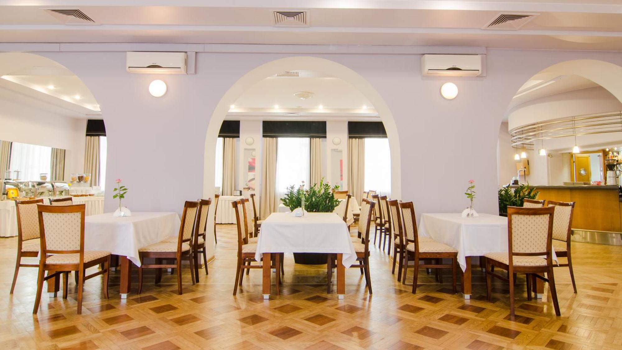 Hotel Lazienkowski Warsaw Exterior photo